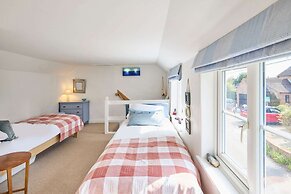 Host Stay Pebble Cottage