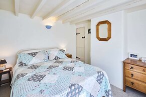 Host Stay Pebble Cottage