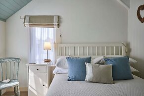 Host Stay Pebble Cottage