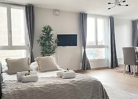 1593 Charonne