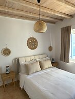 Nesa Paros
