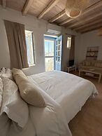 Nesa Paros