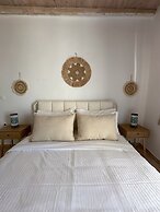 Nesa Paros