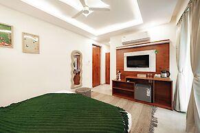 Hummingbird - A Luxury Stay