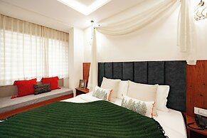 Hummingbird - A Luxury Stay