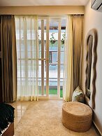Hummingbird - A Luxury Stay