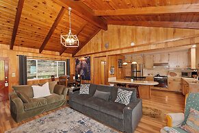 The Lazy Bear Cabin - For 6!