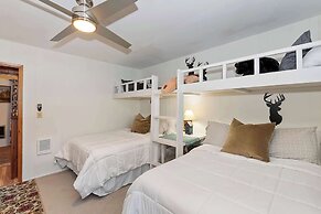 The Lazy Bear Cabin - For 6!