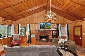 The Lazy Bear Cabin - For 6!