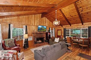 The Lazy Bear Cabin - For 6!