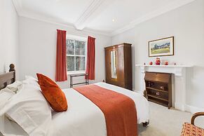Host Stay Thornecroft