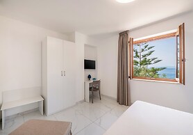 Maelle Apartments