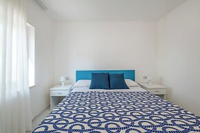 Maelle Apartments
