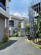 Romeo Court