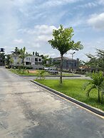 Romeo Court