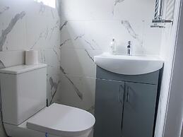 Spacious 6 Bedroom House in Bexleyheath
