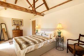 Priory Courtyard - 3 Bedroom Escape