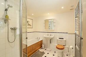 Priory Courtyard - 3 Bedroom Escape