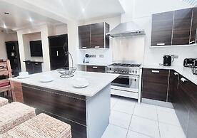 Luxurious & Spacious 2BR