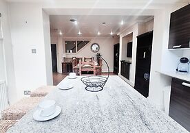Luxurious & Spacious 2BR
