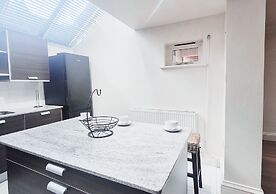 Luxurious & Spacious 2BR