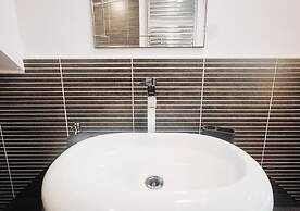 Luxurious & Spacious 2BR