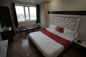 HOTEL S R GRAND