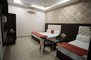 HOTEL S R GRAND