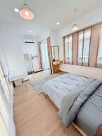 Minimalist Townhome Stay