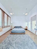 Minimalist Townhome Stay