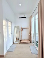 Minimalist Townhome Stay