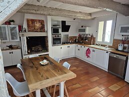 Charming Villa With Pool in Le Luc-en-provence