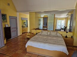 Charming Villa With Pool in Le Luc-en-provence