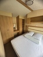 3 Bed Caravan - Sleeps 8 - Pets - Parking