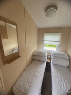 3 Bed Caravan - Sleeps 8 - Pets - Parking