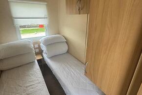 3 Bed Caravan - Sleeps 8 - Pets - Parking