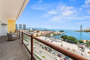 Deck12 Casino and Resort by Monyxbnb