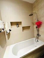 Executive Private Standing apt in Lusaka
