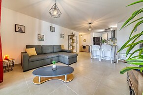Modern Comfort by the Lagoon