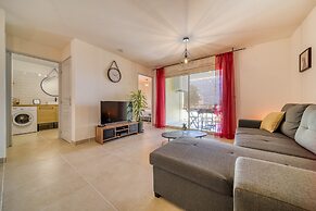 Modern Comfort by the Lagoon