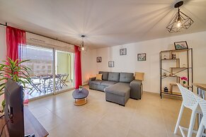 Modern Comfort by the Lagoon