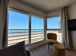 Sea View Apartment by Beach