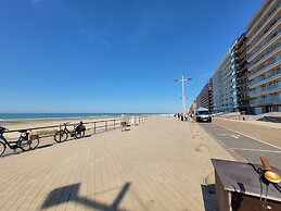 Sea View Apartment by Beach