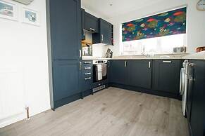 2 Bed Bungalow - Sleeps 4 - Pets - Parking - Wifi