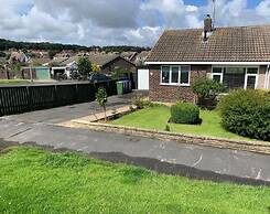 2 Bed Bungalow - Sleeps 4 - Pets - Parking - Wifi