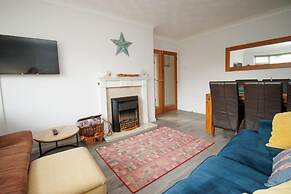 2 Bed Bungalow - Sleeps 4 - Pets - Parking - Wifi