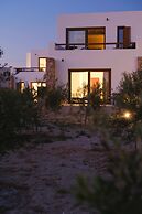 ROOTS Nature Living Milos