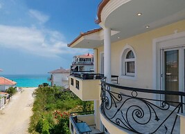 Prime Luxury Villa Beach Front