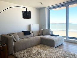 Seafront Luxury With Ocean Views