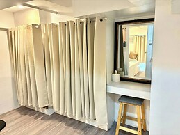 Budget Loft-type Condo in Uptown CDO